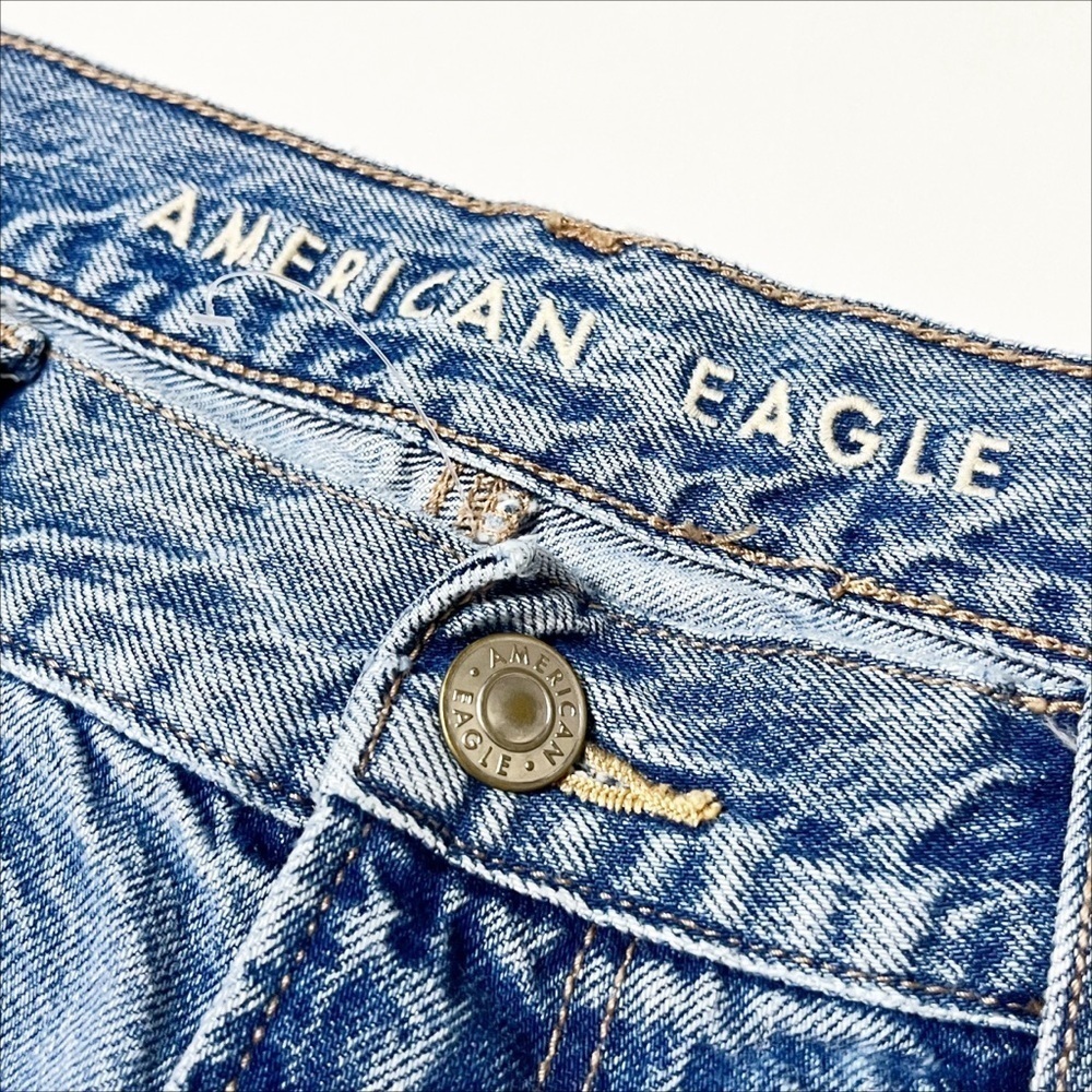 American Eagle Highest Rise Mom Jeans 12 light wash distressed destroyed ripped - Picture 6 of 14